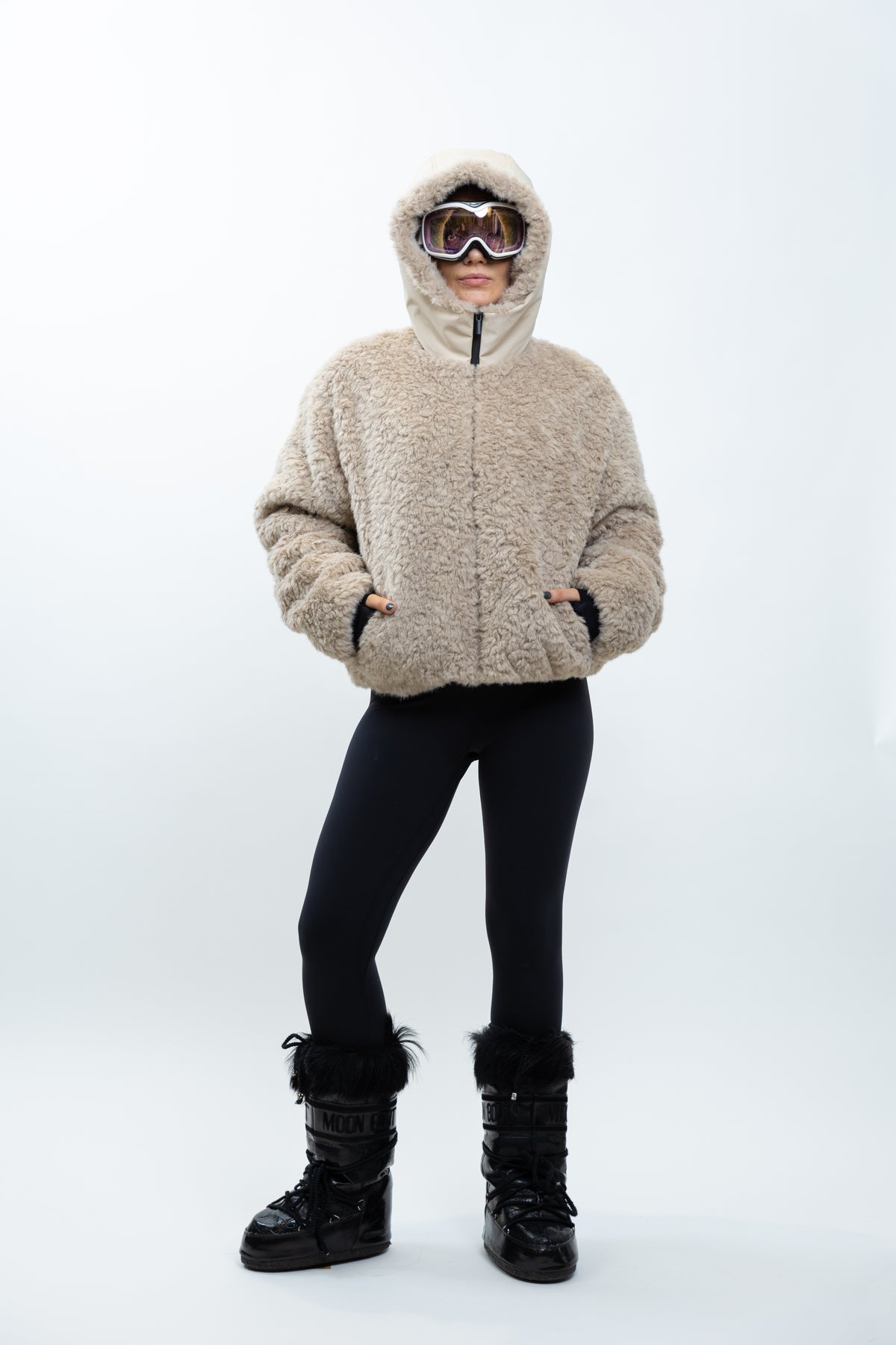 BLOUSON EN FAUSSE FOURRURE À INTERIEUR DOUDOUNE