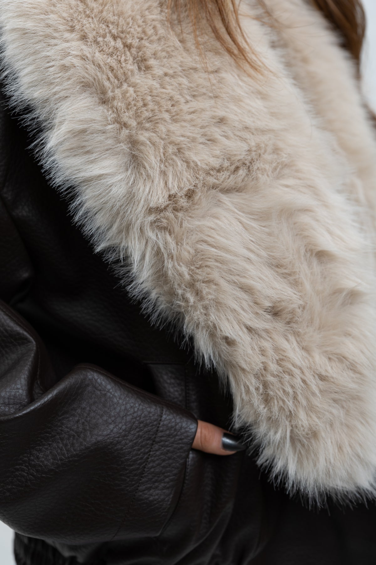 BLOUSON SIMILICUIR AVEC COL AMOVIBLE EN FAUSSE FOURRURE