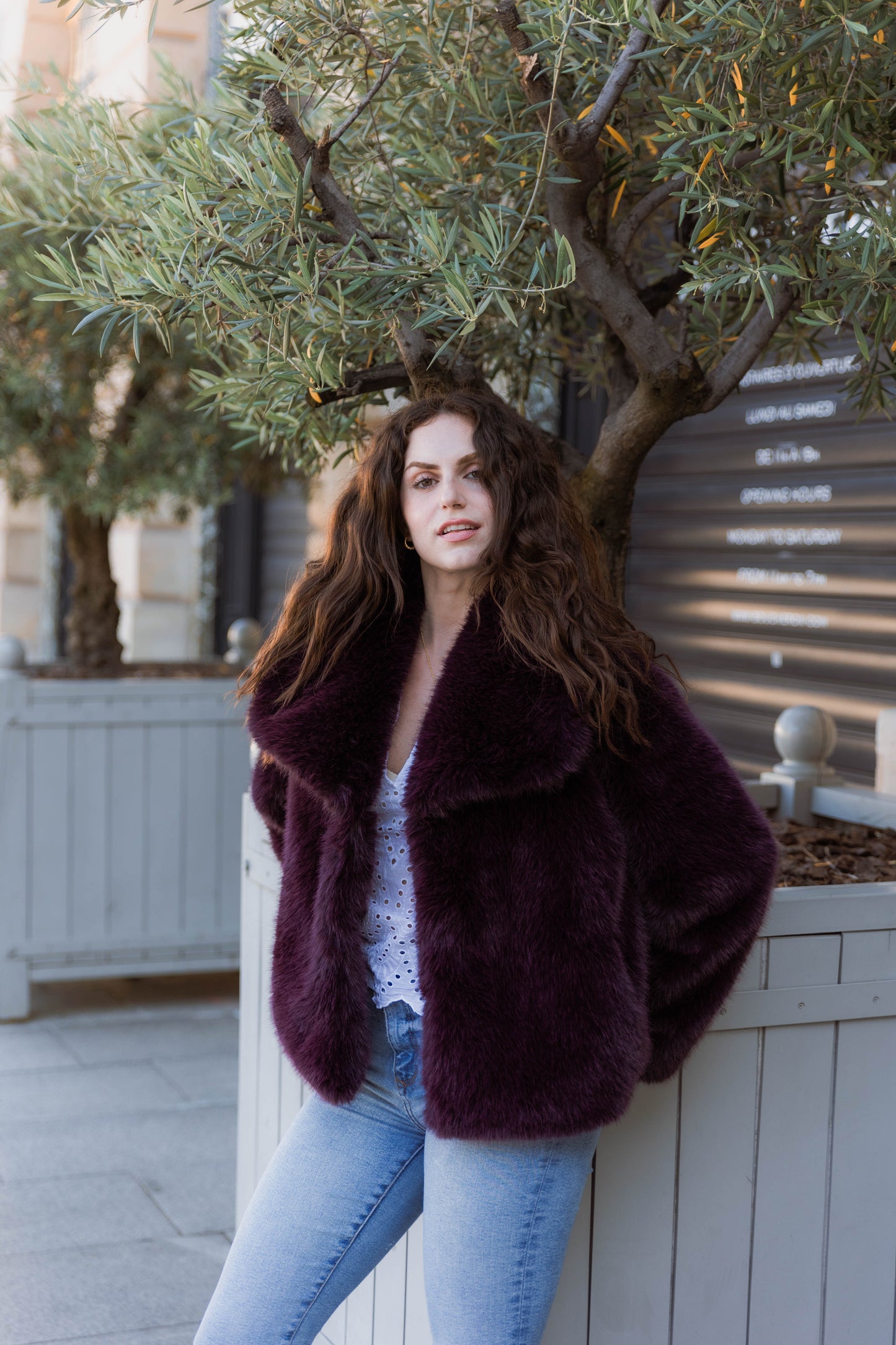 MANTEAU COURT EN FAUSSE FOURRURE