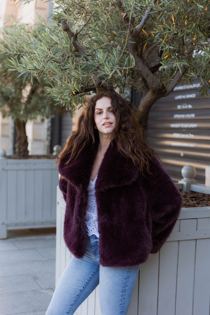 MANTEAU COURT EN FAUSSE FOURRURE