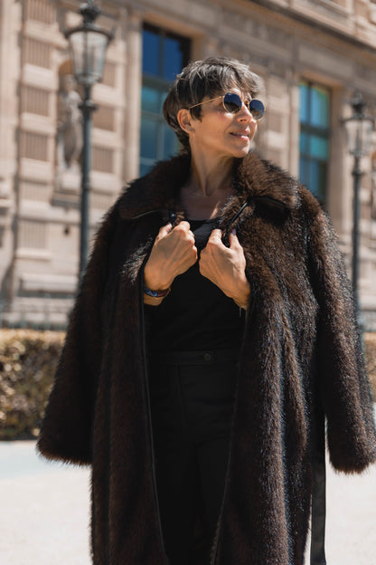 MANTEAU EN FAUSSE FOURRURE AVEC CEINTURE SIMILICUIR