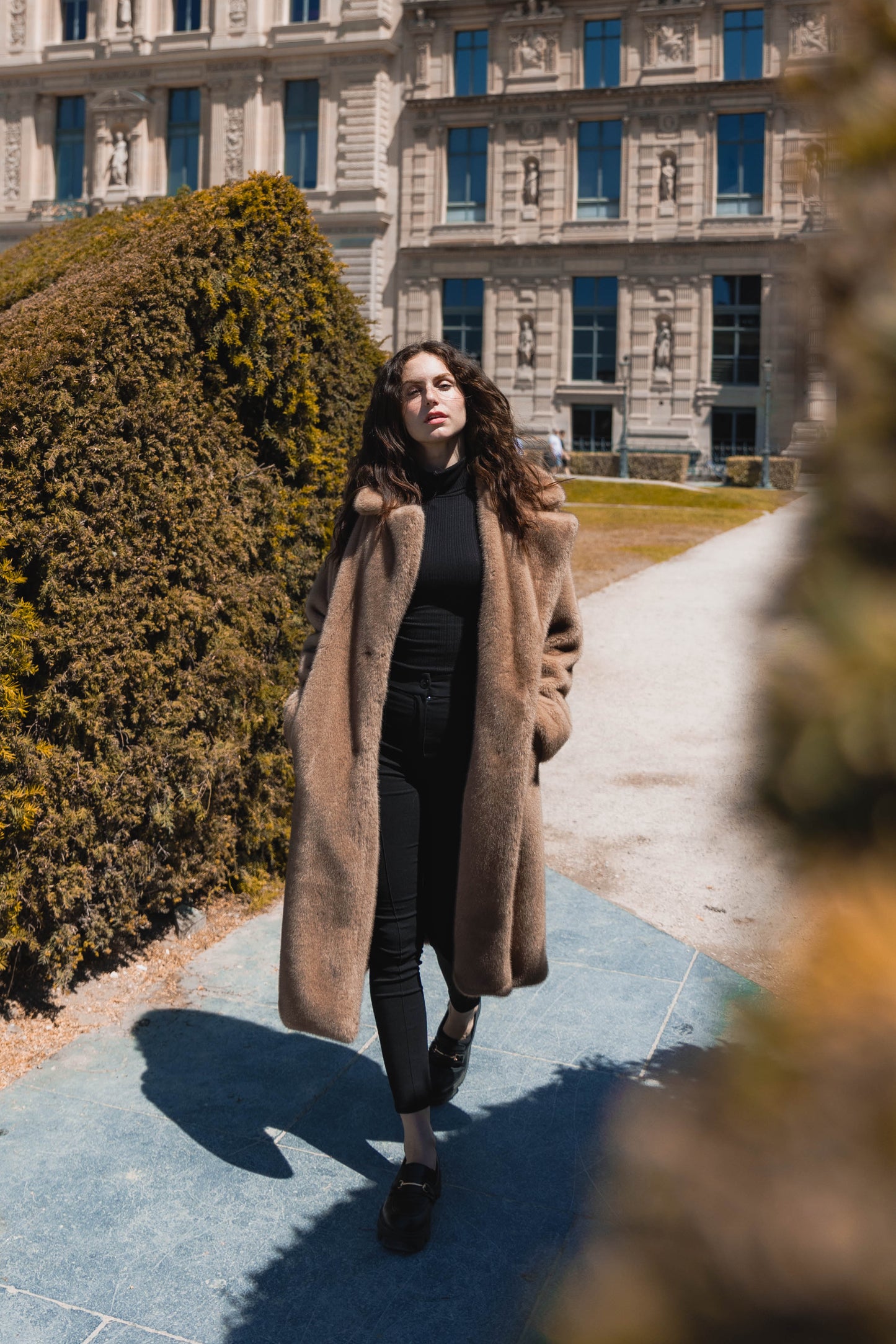 MANTEAU LONG EN FAUSSE FOURRURE