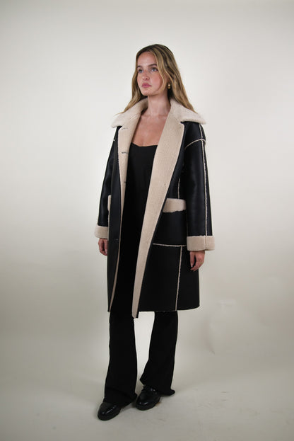 MANTEAU MI-LONG EN SIMILICUIR ET INTÉRIEUR FAUSSE FOURRURE