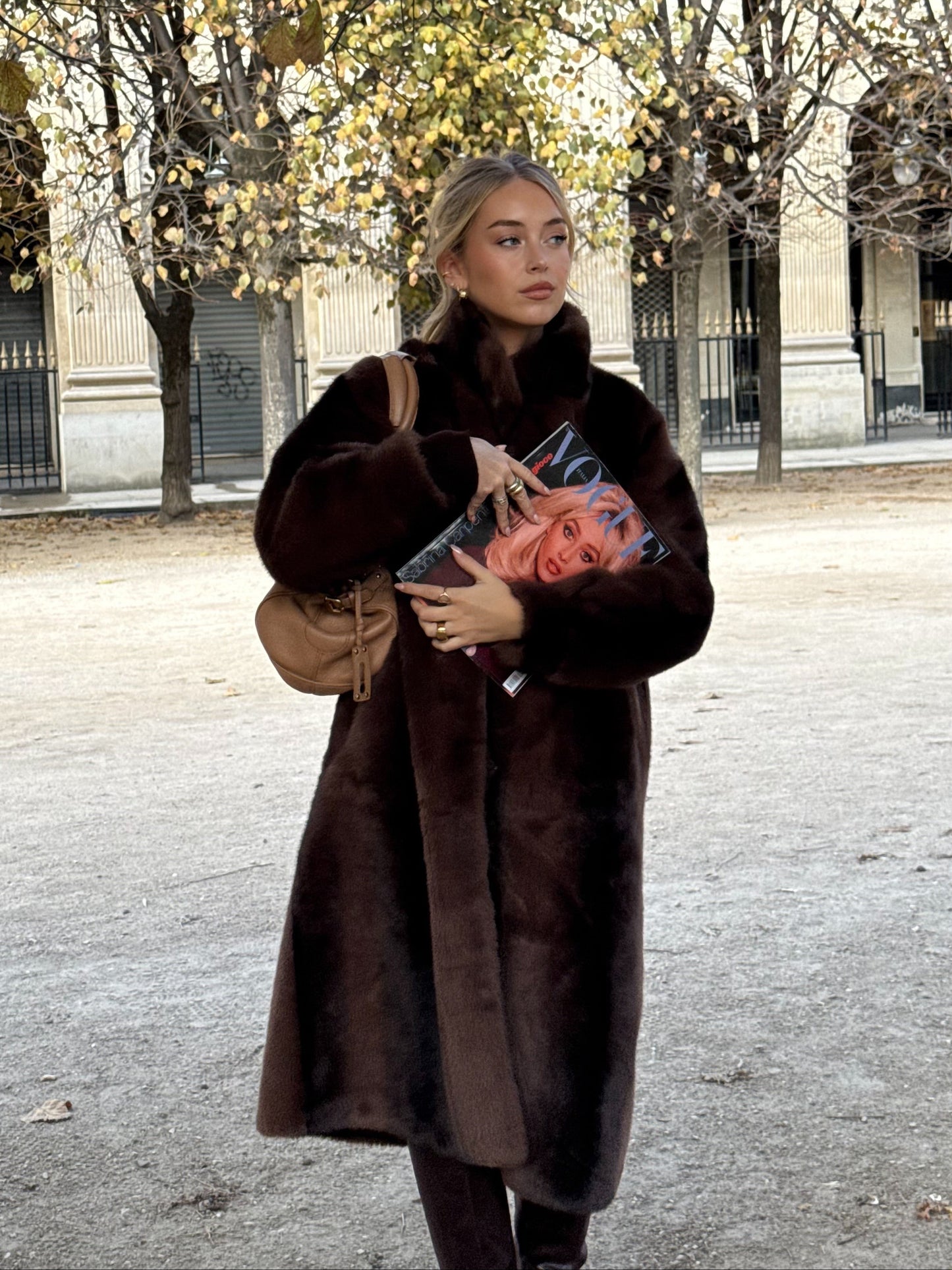 MANTEAU LONG EN FAUSSE FOURRURE À RAYURES