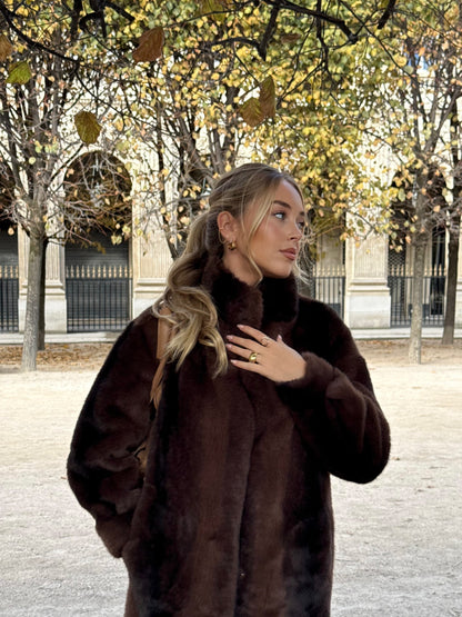MANTEAU LONG EN FAUSSE FOURRURE À RAYURES