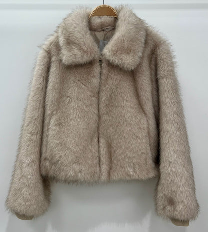 Manteau court en fausse fourrure