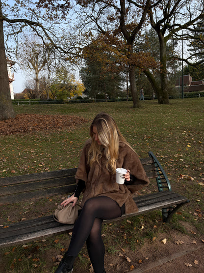 CAPE EN FAUSSE FOURRURE